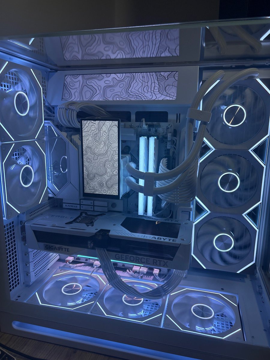 Calabresiii's tweet photo. @paulbatistta Tá tendo até x870 próximo dos 1.5k

A minha consegui bem próximo, mesmo sendo modelo branco inclusive q normalmente são mais caros

Viva o pcismo https://t.co/7eozDntPf6