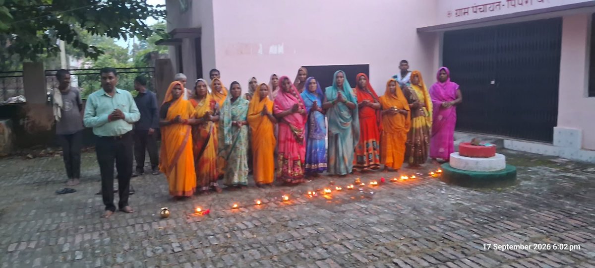 BMMUNebua's tweet photo. जनपद कुशीनगर के विकास खण्ड नेबुआ नौरंगिया में सेवा संकल्प अभियान आशीर्वाद का दीया समूह की दीदियों के द्वारा दीया प्रज्वलित किया गया https://t.co/4tALmiOLkb