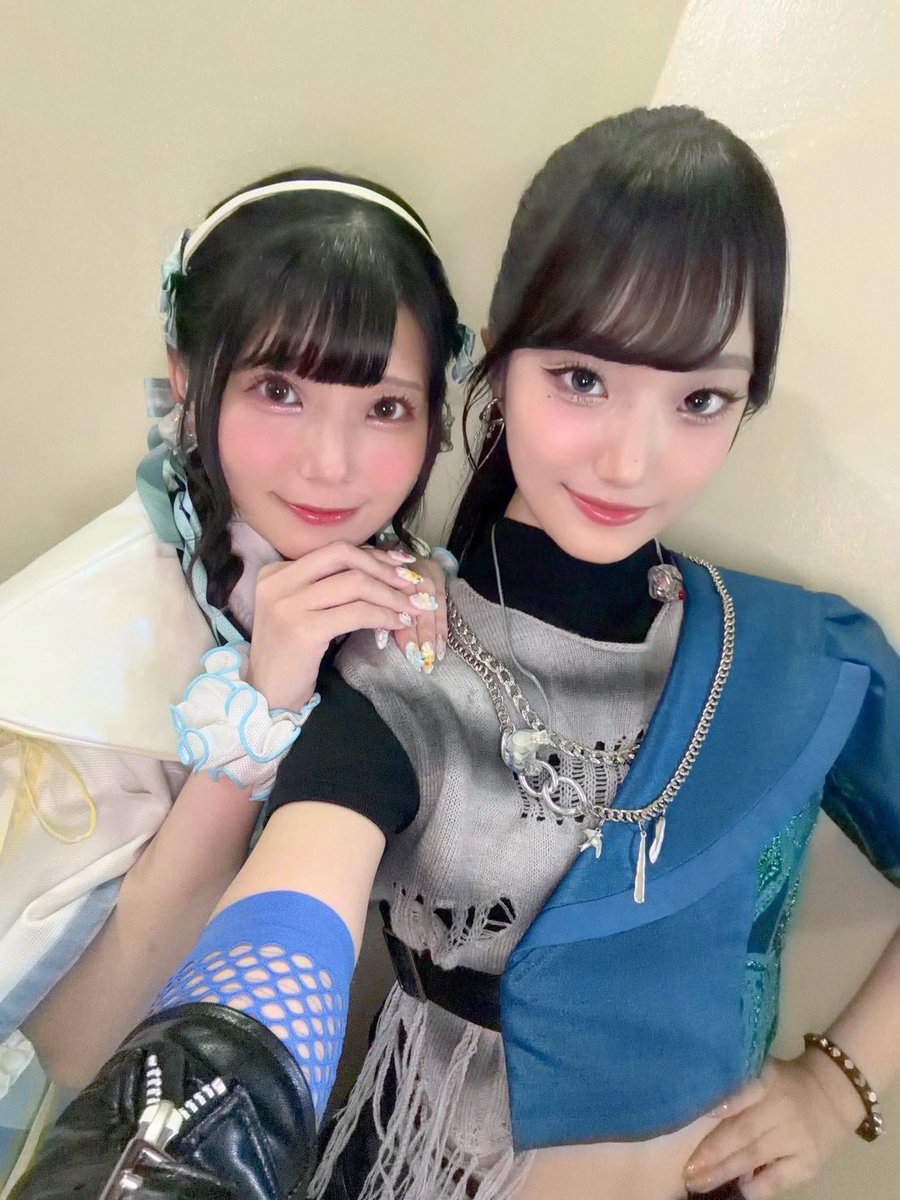 Iida_Hikaru_828's tweet photo. 福岡公演のみんなとのお写真❣️❣️📸✨

みんなのパフォーマンスが本当に素敵すぎて、公演が終わった今もずっとみんなの曲を聴き続けてる🎶🎶

福岡の美味しいものを堪能できたのも、今回のツアーならではの特別な思い出になりました🍓🍜✨

一緒にステージに立てて幸せだった〜！！
みんな大好き🫶🏻🫶🏻 https://t.co/RChUByC5ak