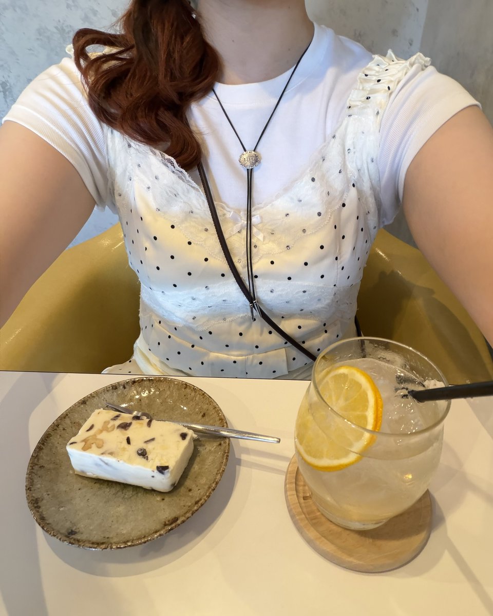 like_butter__'s tweet photo. 夏が終わる前に…夏にかわいい服着て
おしゃんなカフェ行った日の思い出を💭
#日常垢 #日常垢さんと繋がりたい #日常 #お洒落さんと繋がりたい  #カフェ https://t.co/JdmDwC4Mf1