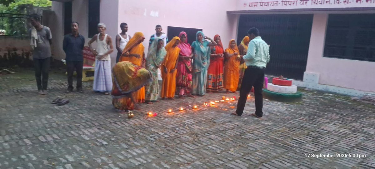 BMMUNebua's tweet photo. जनपद कुशीनगर के विकास खण्ड नेबुआ नौरंगिया में सेवा संकल्प अभियान आशीर्वाद का दीया समूह की दीदियों के द्वारा दीया प्रज्वलित किया गया https://t.co/4tALmiOLkb