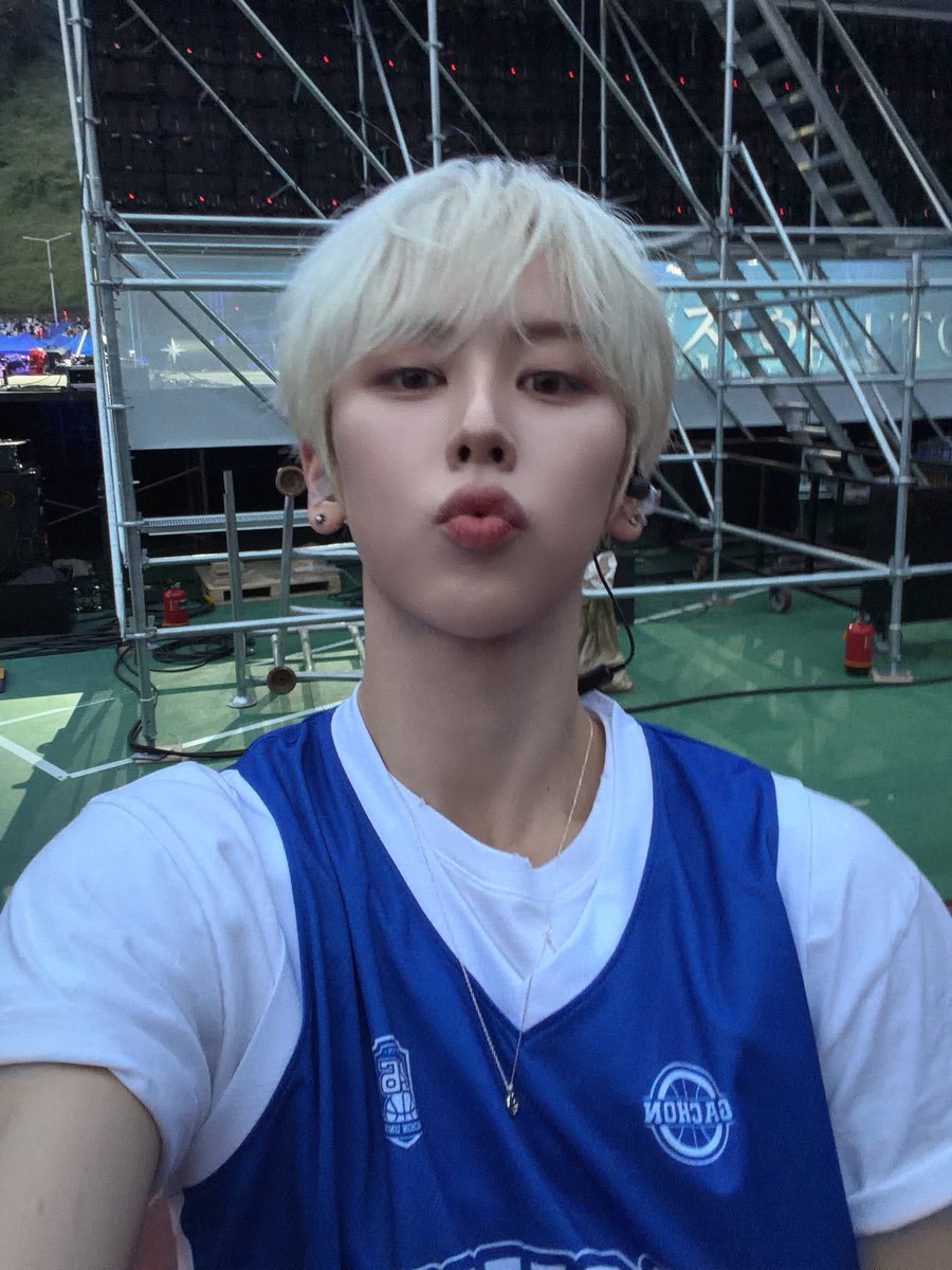 ovus_of_music's tweet photo. [💚]
여러분 OVUS 첫 공연 어땠어~?
오늘 너무 행복하게 첫 공연 잘 마쳤어!
여러분도 오늘 즐거운 시간 보냈길 바라 ☘️
앞으로도 자주 만나자!!
오늘 와줘서 정말 고마워 💚

#OVUS #오버스
#LYNN #린 https://t.co/ePcvBeQXnG