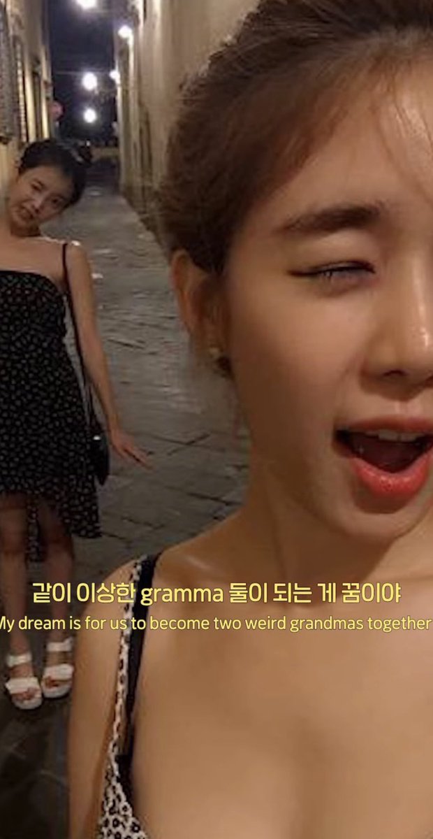 janes___s's tweet photo. ไอยูมาเฉลยว่า รูปทริปยุโรปทั้งหมดในคลิป ที่ไอยูใส่กับเพลง Dear my crazy soulmate ไม่ชัดเลยเพราะรูปทั้งหมดอยู่ในมือถือเครื่องเก่าพี่อินนา แล้วพี่เขาถ่ายโอนรูปมาเครื่องใหม่ไม่เป็น เลย ถ่ายภาพจากจอเครื่องเก่ามาให้ ฮือพี่คะ555555555555 https://t.co/KMDhtVQFVi