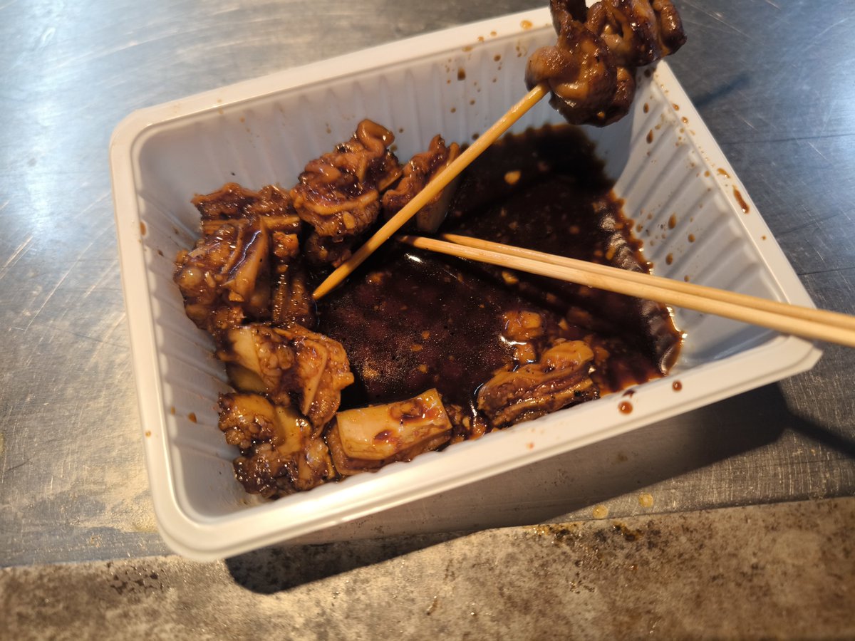 daaasuuudaz's tweet photo. まさかの西成ホルモンやまきに出会えました。美味しかった。ありがとうございます。 https://t.co/wkLFpsVWAG