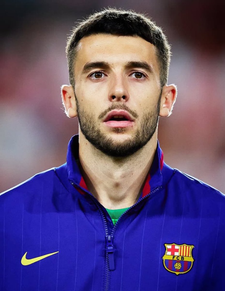 ManagingBarca's tweet photo. 🚨🚨🌕| JUST IN: Joan García’s injury is not serious, with no meniscus damage detected.

Barcelona have not ruled him out of the Sevilla game, but Hansi Flick is expected to avoid taking any unnecessary risks. 

[@monfortcarlos] 🔵🔴🧤 https://t.co/p6gzgk5GrZ
