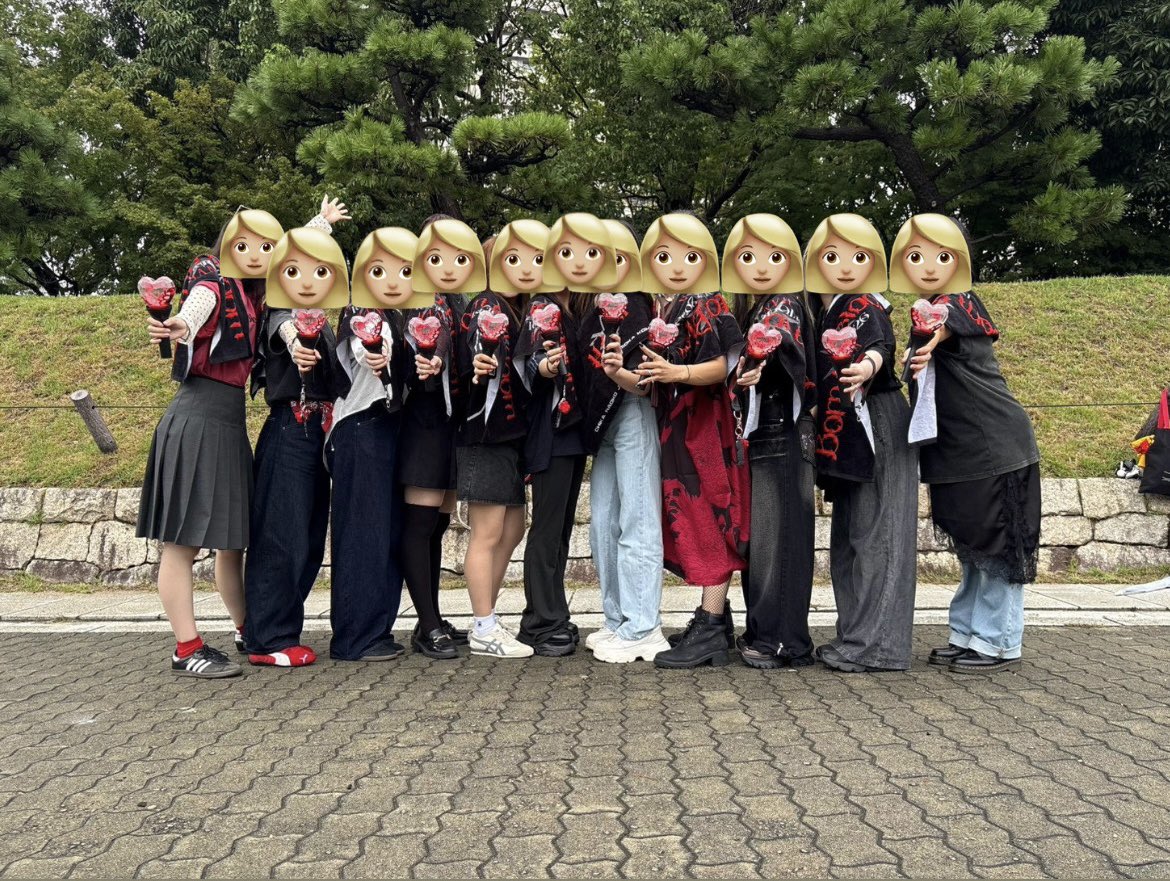 honeysmoom's tweet photo. そして何より、今回ぼっち参戦やった私と仲良くしてくれたHONEYsのみんなに感謝🥹🫶♥️🖤

一緒に写真撮ったり、お話したり、わちゃわちゃしたり😂
初めましてとは思えんくらい楽しくて、最高の思い出になった🥹✨

HONEYsあったかすぎる😭🤍

また会いましょう！！🔥
#HANA https://t.co/bOLOy6xOJs