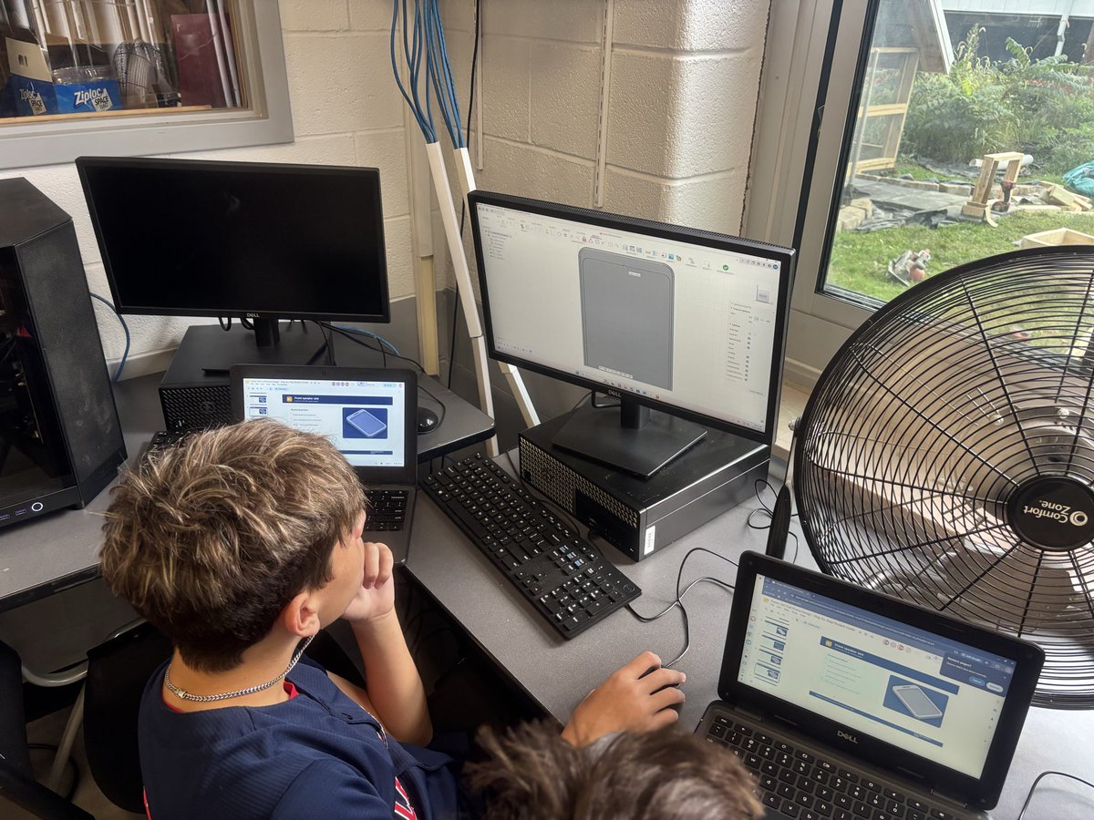 CMill_STEMguy's tweet photo. @PLTWorg #IED working on learning @adskFusion @AutodeskEDU while getting to design a cell phone case. #STEM #engagement  @AppSTEMCollab @school_caldwell https://t.co/qvXob2bhY8