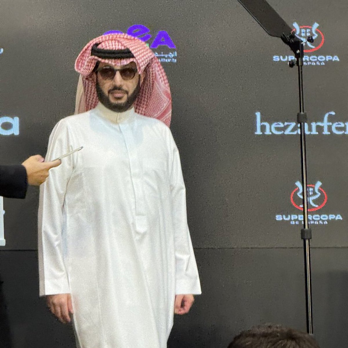 TransferWeb1's tweet photo. Suudi Arabistan Spor Bakanı Prens Abdülaziz bin Türki el-Faysal: "3 büyük kulübün başkanlarının burada olması çok güzel. Diğerlerinin hoşuna gitmeyecek ama ben Galatasaray’ı destekliyorum." https://t.co/2wvop0PGdy