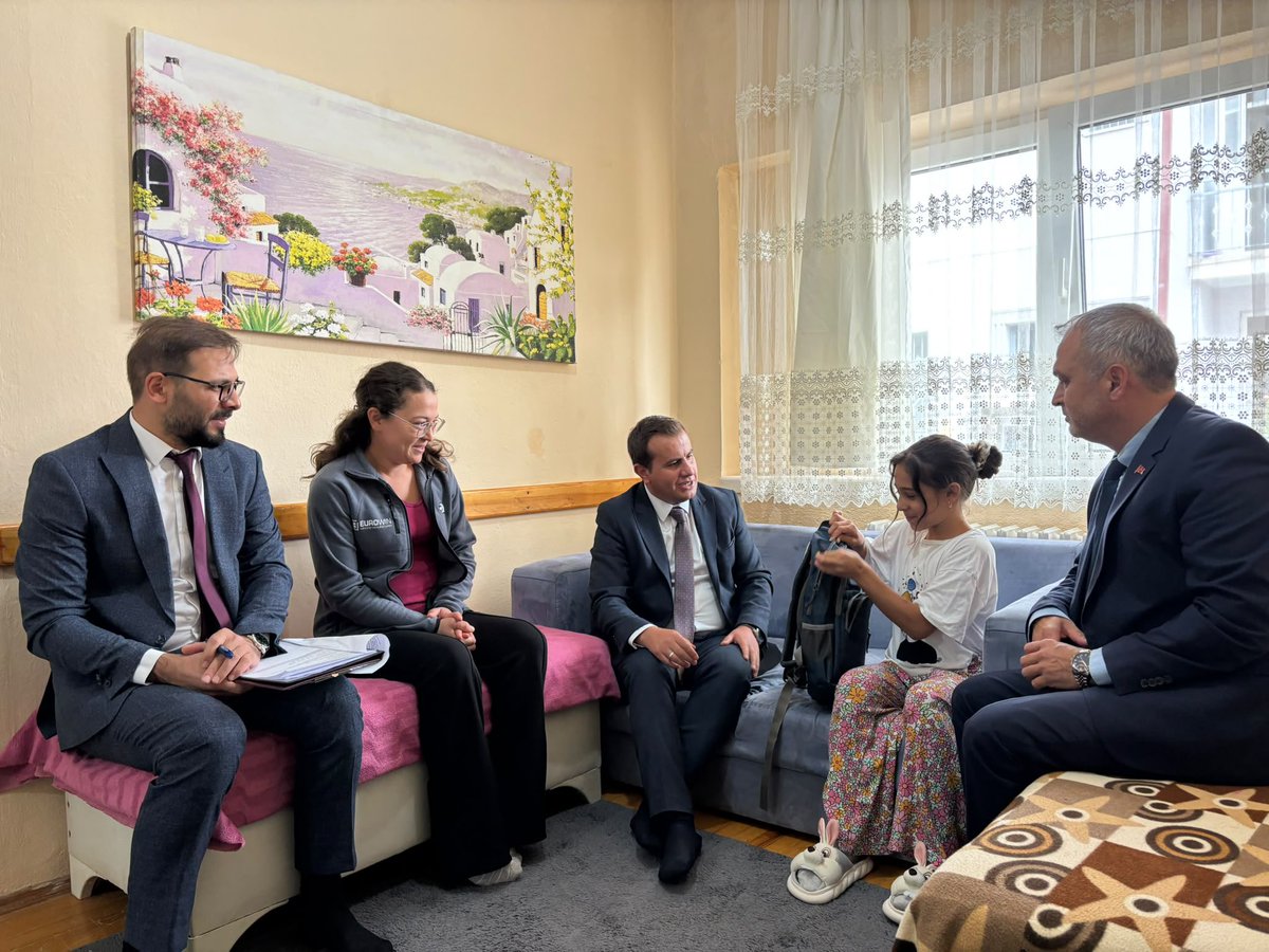 EmirdagKaymakam's tweet photo. 📍Hane Ziyaretleri

Kaymakamımız Adem Topaca, hane ziyaretleri kapsamında Yağmur Topkaya, Keziban Ocak ve Halil Boztepe ailelerini hanelerinde ziyaret etti.

https://t.co/LUrcf3fDQW https://t.co/Jx3FNxZjFb