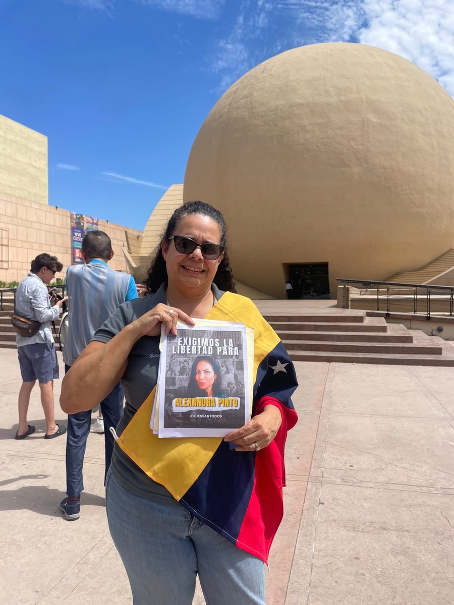 VenteMexico's tweet photo. El tiempo sigue pasando. Alexandra del Valle Pinto Quintero, ingeniera en procesos químicos, lleva más de 4 años presa por tener fotos de marchas en su teléfono. 
Exigimos su libertad plena e inmediata. #ElTiempoSiguePasando https://t.co/ptGhDfrKak