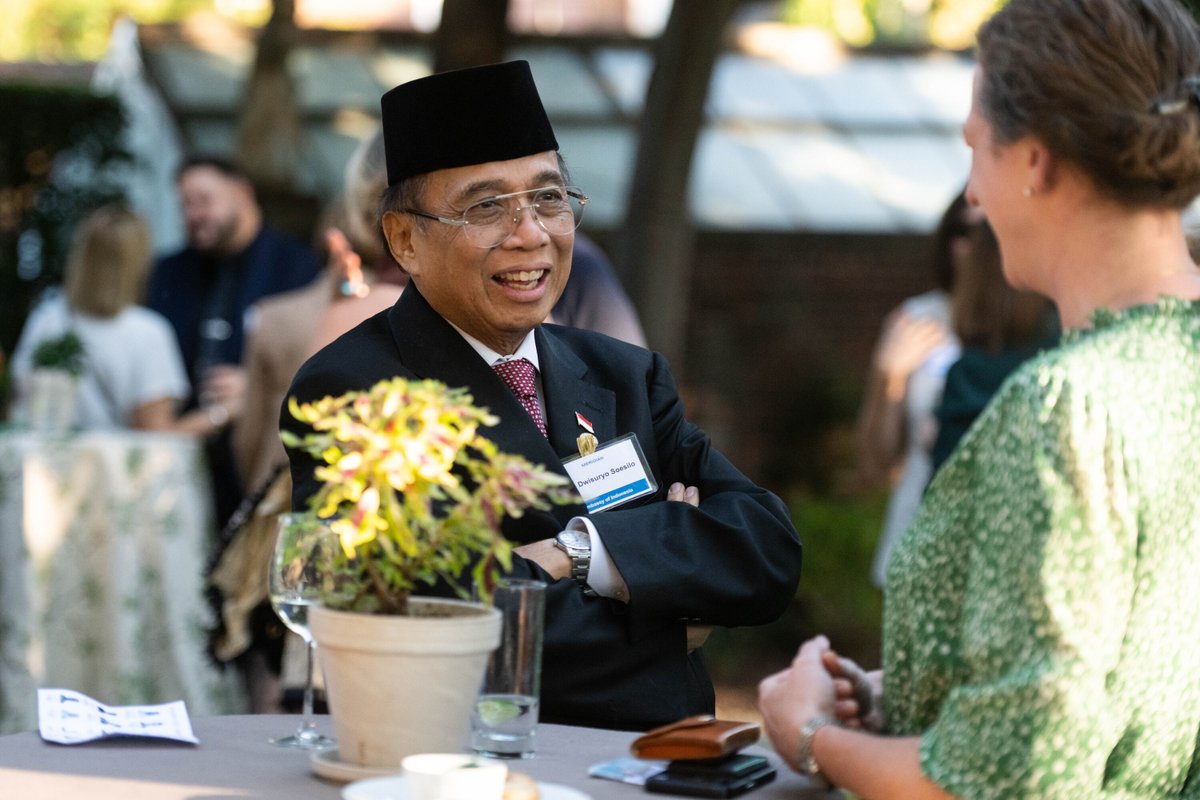 MeridianIntl's tweet photo. Meridian welcomes 14 new ambassadors to Washington, DC. 

Our fall Welcome to Washington reception connected newly arrived Chiefs of Mission with leaders across the capital, strengthening the relationships that support bilateral cooperation. 

@bp_America 

#WelcomeToWashington https://t.co/nqHIguyqx5