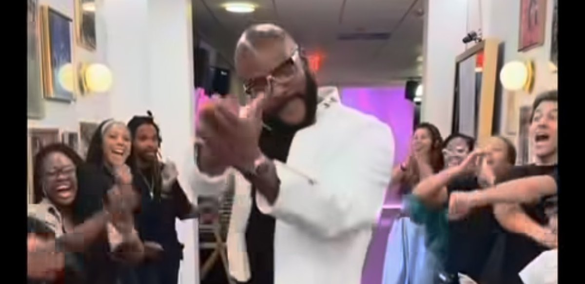 CurrenSy_Spitta's tweet photo. Niggaz wouldn’t be on Tyler Perry bumper like that if he wouldn’t have done that lil hand clap shit haha. It’s tuff when Florida gator fans do it ya kno it’s menacing but bro shit was. https://t.co/oM4r2kUtQv