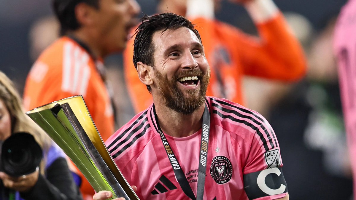 mbappecoerente's tweet photo. 🇦🇷 messi pelo inter miami:

🏟️ 115 partidas (9.514)
⚽ 100 gols (0.87)
🅰️ 56 assists (0.49)
📊 156 g+a (1.36)

🏆 leagues cup 2023
🏆 mls supporters' shield 2024
🏆 conferência leste 2025
🏆 mls cup 2025
🏆 campeones cup 2026

sigam a thread. 🧶 https://t.co/3TKgYfprqD