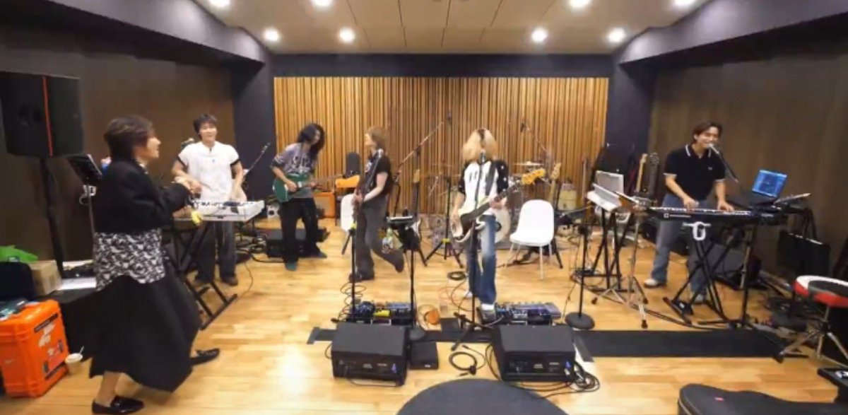 kwakyjiseok's tweet photo. GW MAH MALU ANJ JYPE PRACTICE ROOM BAND ROCK GA ADA DRUMMERNYA?? BUAH AHAHAHHAHA ANJ KOCAK BGT INIMAH KALO DI LIAT MUSISI ROCK YANG LAIN KETAWA ANJRR TOLOLL BNGT SEBEL KONTOLLLLLLLLLLL @jypnation https://t.co/FnPEt8kUZx