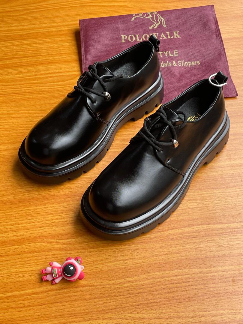 TomiwaDavid6's tweet photo. Available as seen.

 Size: 40-46

Price:37k.

#coperateshoes #shoes https://t.co/zpaEAjyXVO