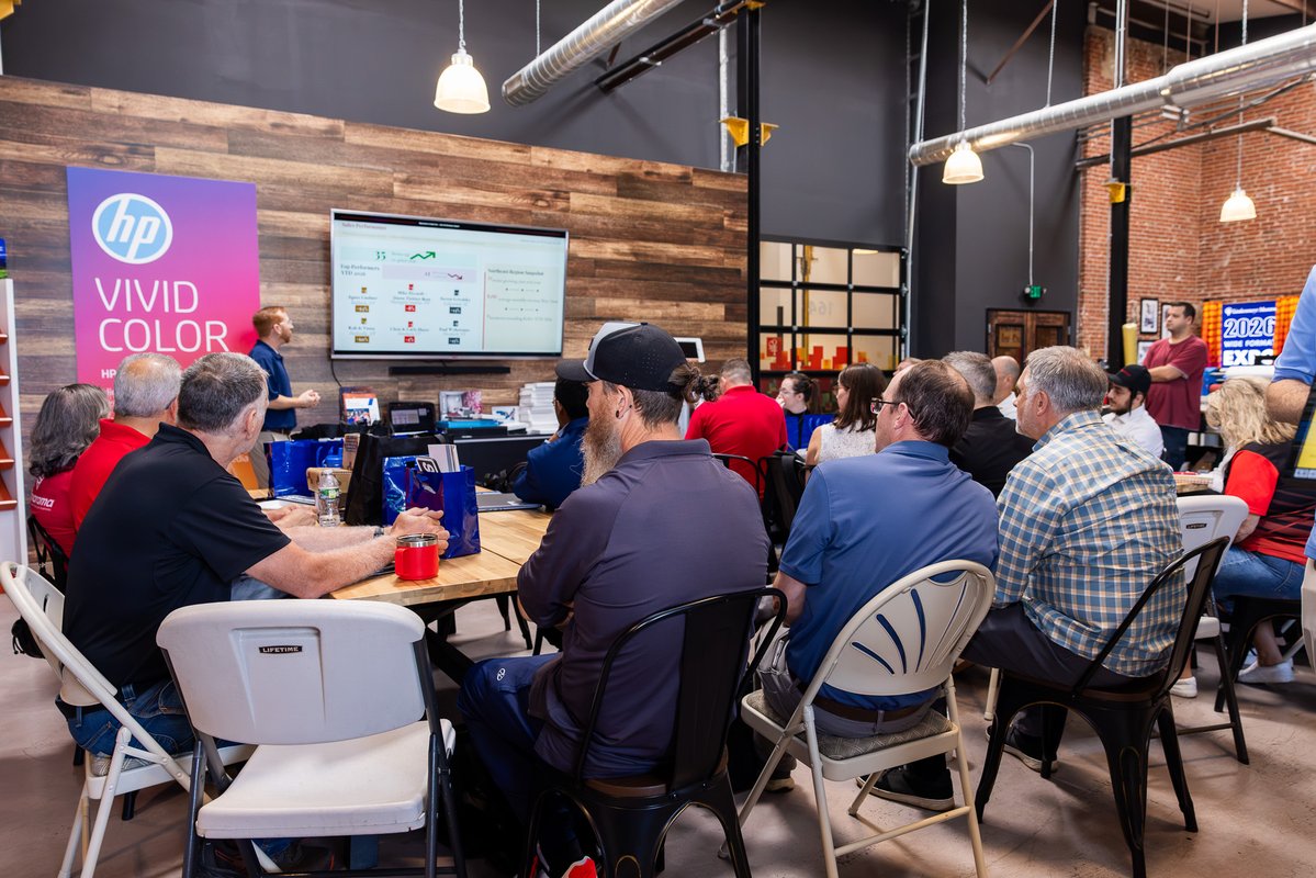 Lindenmeyr's tweet photo. Last month, we welcomed @signarama owners to our Wide Format Experience Center in Trenton, NJ for their regional meeting. It was a great day full of education and hands-on learning, providing solutions to franchisees to expand their offerings!

#LindenmeyrMunroe #Signarama https://t.co/4tB2alYiLx