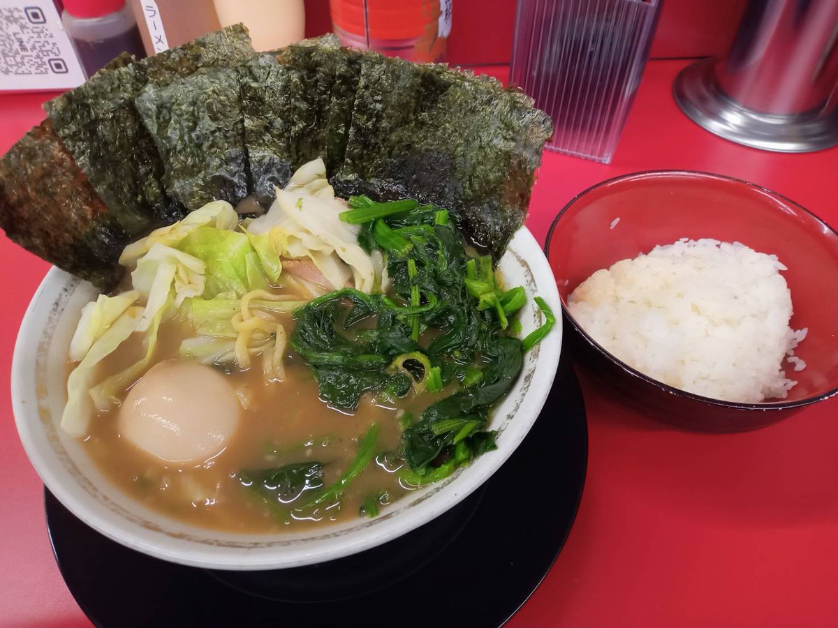 Mabo_chiba's tweet photo. との丸家破産したらしい
との丸家富里店、ほんとひどかったもん。
週末の夕方なのに、店内俺一人だったからね。
テーブルは油でギトギト、コップも油でギトギト
カウンターにティッシュやナプキンもない
カウンターにある唯一のウエスは、黄色い油まみれの雑巾で触る気起きなかった
とにかく衛生が最悪で
肝心の味はただしょっぱいだけで、コクや旨みもない
くそまずかった
奢られても二度と行かないと思ってたら
案の定破産だ(^-^;)

＃との丸家
＃との丸家破産
＃王道家
＃ラーメン
＃家系ラーメン
＃吉村家
＃吉村家破門