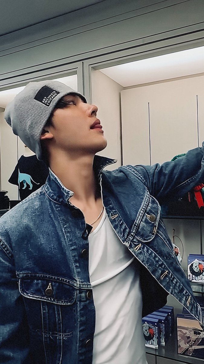 seanhomage's tweet photo. eom swag seonghyeon https://t.co/6vDh1hH4rD