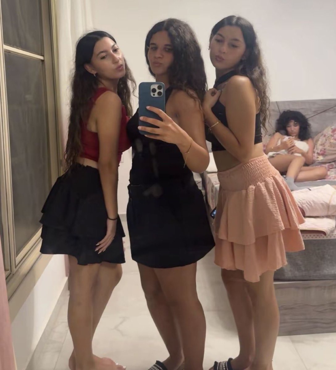 dodyypt's tweet photo. O5tak w so7abha msawarinak b el under wear el pink bta3ha https://t.co/tZUN4jNYh3