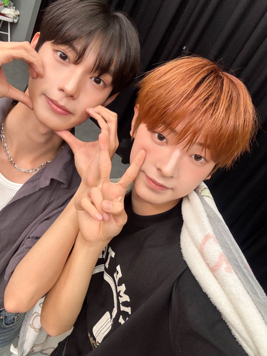flareu_official's tweet photo. [#FLARE_UPDATE] 260917 FLARE U (플레어 유) 1st Mini Album [YOUTH ERROR] 발매 기념 팬사인회

#FLAREU #플레어유
#YOUTH_ERROR #WAY2U https://t.co/vPe09yhK82
