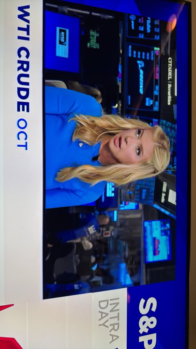 JonathanTWoods2's tweet photo. Is @SaraEisen going for the 7th grade girl look with her hair this morning ?? https://t.co/1QaXsnZtMK