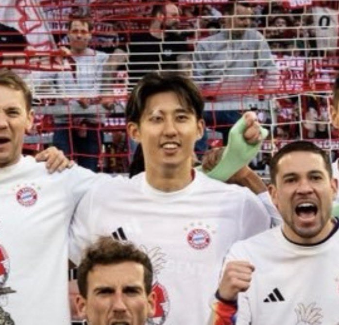 PECch0001's tweet photo. @FCBayern @FCBfrauen He’s always hiding in Hiroki’s shadow. https://t.co/MEYADWvo01