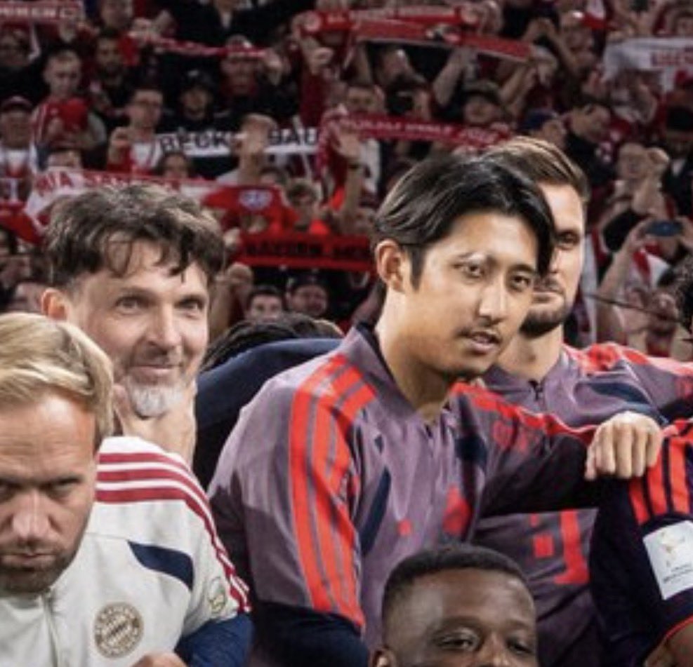 PECch0001's tweet photo. @FCBayern @FCBfrauen He’s always hiding in Hiroki’s shadow. https://t.co/MEYADWvo01