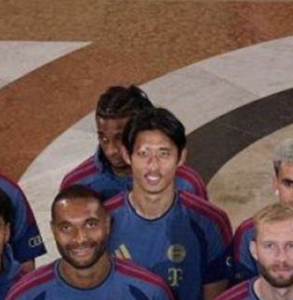 PECch0001's tweet photo. @FCBayern @FCBfrauen He’s always hiding in Hiroki’s shadow. https://t.co/MEYADWvo01