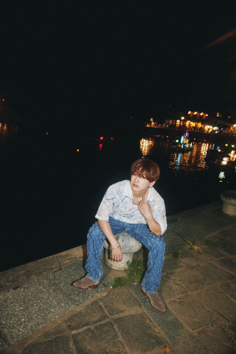 lol_yusuke's tweet photo. 30歳記念写真集『蓮華』

本日発売しました👏✨

いつも応援してくださる皆さんのおかげでこうしてベトナムに行きステキなスタッフさん達と一緒にいい写真集を作ることができました。

改めて、ありがとうございます。

ちょっと大人な30歳の佐藤を
たくさん味わってください😏

皆さん拡散よろしくお願いします🙇