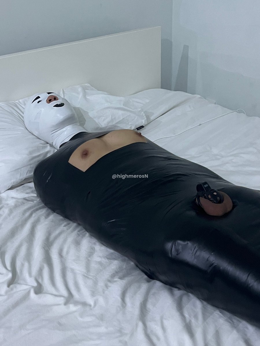 highmerosn's tweet photo. he’s just happy to be locked and wrapped 🤓🤓 https://t.co/33O7dO8Gw9
