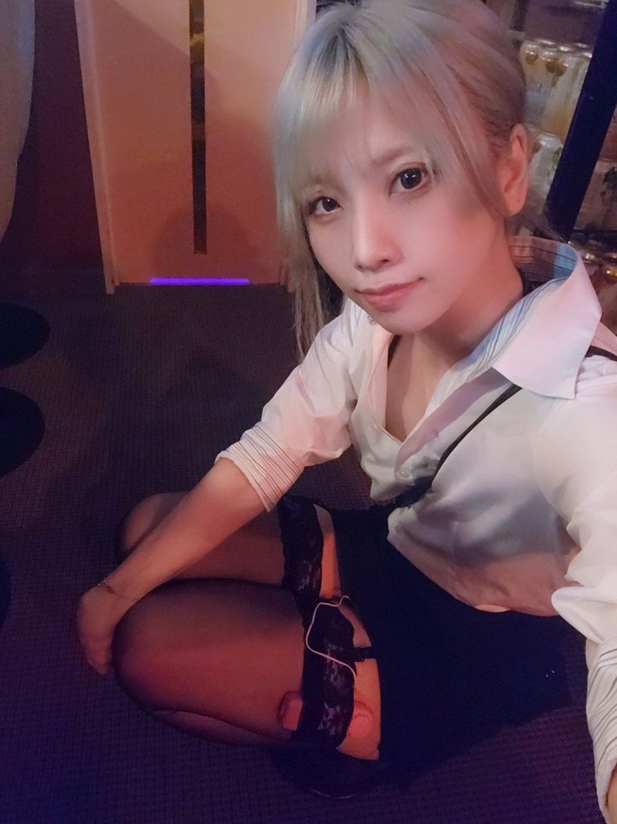 mamiko221's tweet photo. くるちゃん生誕Tシャツ＆くるちゃんから借りたベレー帽- ̫ -♪
赤なひまちゃんどうですか❓自分でも新鮮な気持ち🤩普段よりちょっと濃いめにチーク塗ってみたりしたんだー！！ろんちゃんと買ったおNEWのカラコンも付けてり♡ https://t.co/C5ZkyfMHRW