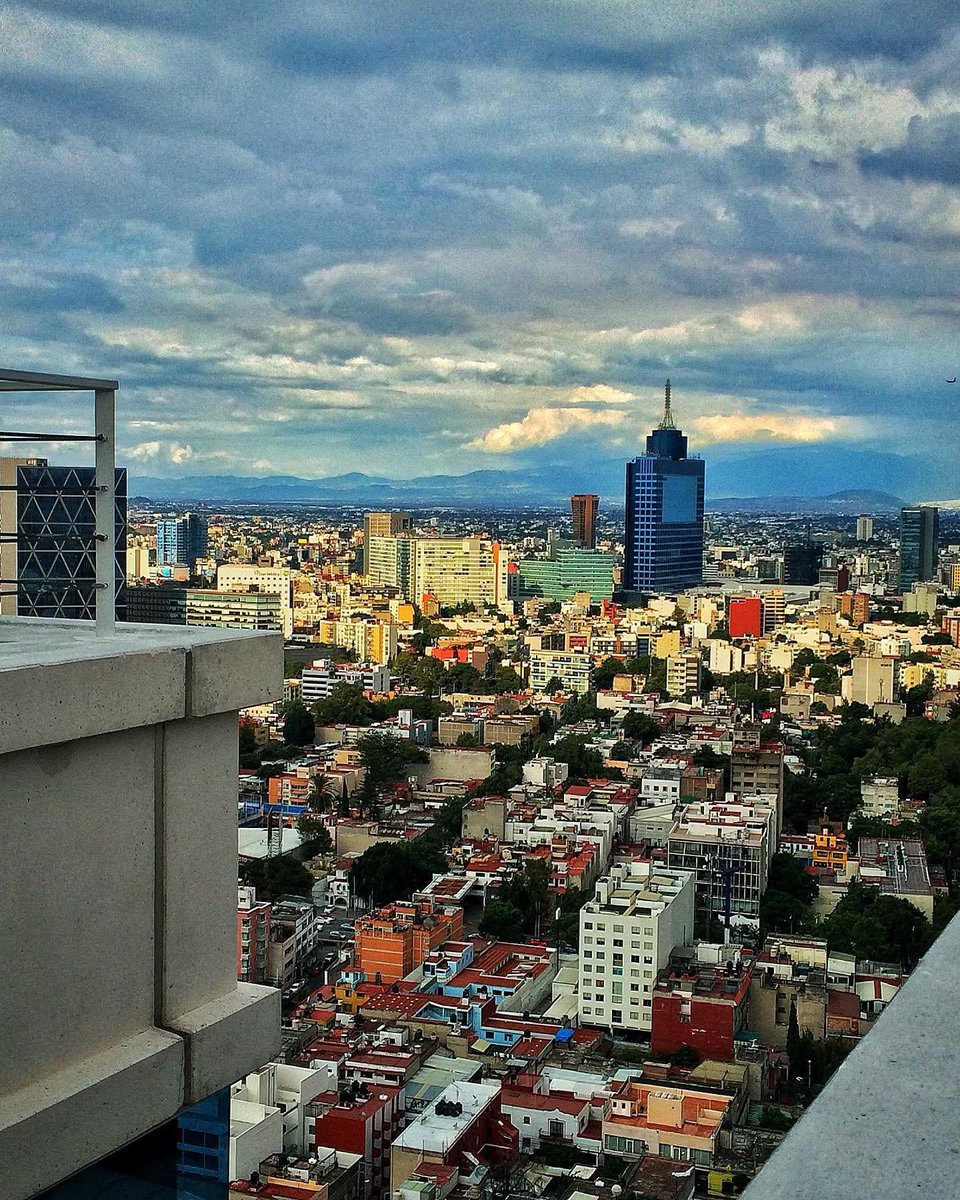 mosave_87's tweet photo. A quien se le ocurrió que era pecado estar enamorado...

📷 IG: monicasauza

#cdmx #bnwphotography #cityview https://t.co/ypZVnkpe72
