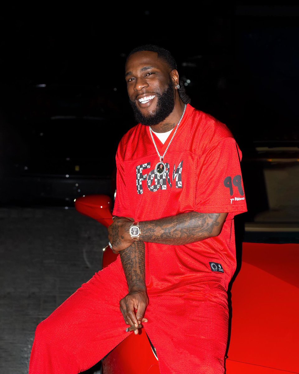 1BENNY7G's tweet photo. BURNA BOY NA REALLY THE INDUSTRY BULLY. HE NEVER DROP SOLO SINGLE YET THIS YEAR BUT HE DON PERFORM FOR STADIUMS PASS PEOPLE WEY DON DROP ALBUM AND EP. SOMEBODY SAY HOWWW?! 😳😂🐐 https://t.co/Kke8zYexl8