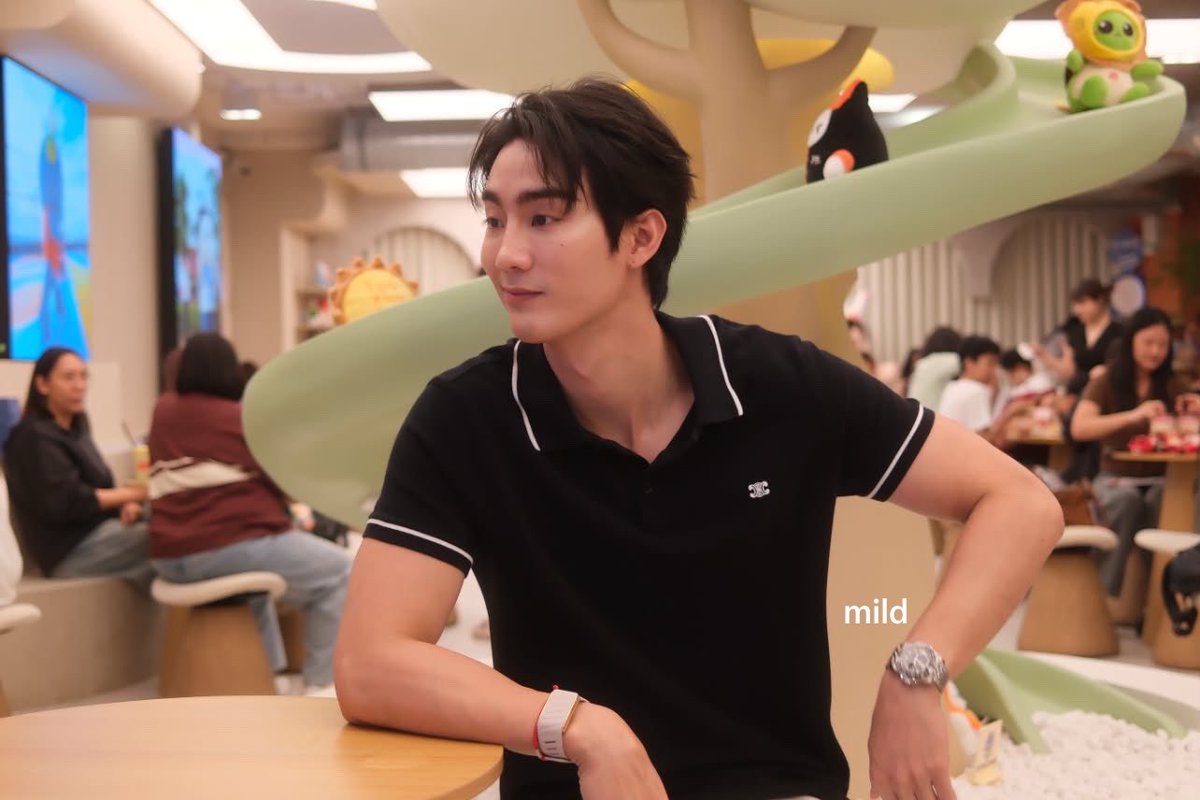 yaimaisilk's tweet photo. คนที่มาติ่งเพราะสายรหัสอย่างพ้มมานฟริน
ปป.หล่อมาก จาเปนลมมมม รอบก่อนเจอนลบ.ข้างล่างตอนมาซื้อของ รอบนี้เจอปป. พ้มอยู่ม่ายหวาย มีความสุขอ่าจิ 🦊🍅 #fforce_
📸 @MildPWJJ https://t.co/uXKkjRHo27