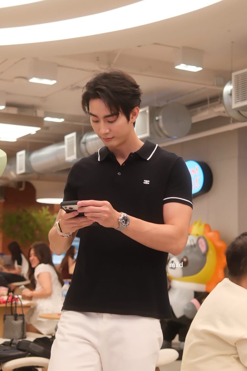 yaimaisilk's tweet photo. คนที่มาติ่งเพราะสายรหัสอย่างพ้มมานฟริน
ปป.หล่อมาก จาเปนลมมมม รอบก่อนเจอนลบ.ข้างล่างตอนมาซื้อของ รอบนี้เจอปป. พ้มอยู่ม่ายหวาย มีความสุขอ่าจิ 🦊🍅 #fforce_
📸 @MildPWJJ https://t.co/uXKkjRHo27
