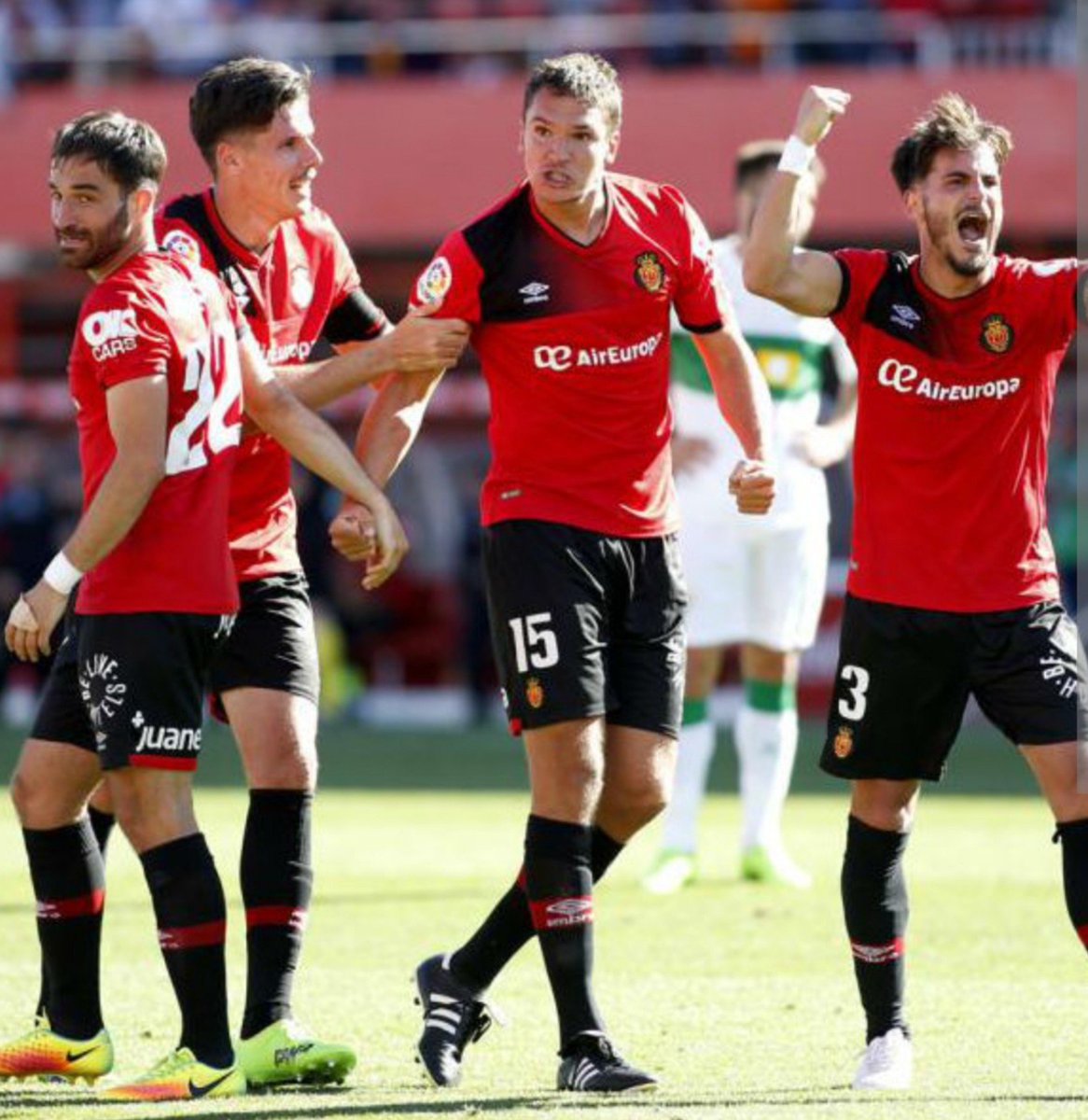 testimmallorca's tweet photo. Aquest dorsal 1️⃣5️⃣ que va ser jugador del @RCD_Mallorca a la fatídica temporada 16/17 que va acabar amb el descens a Segona B és Ion Ansotegui, actual entrenador de la Reial Societat B amb qui ens enfrontarem aquest dissabte a Zubieta https://t.co/SQ9KWdr34Y