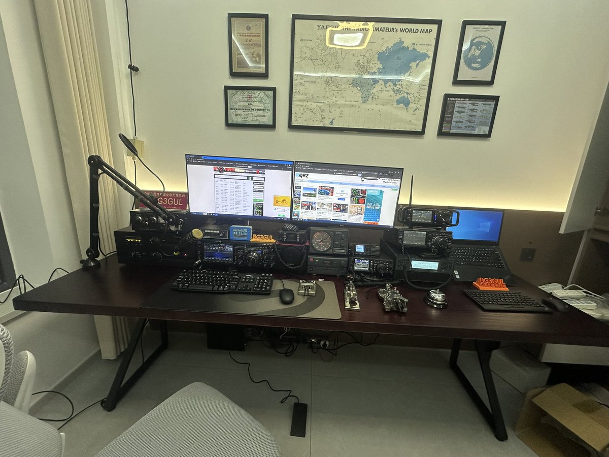 BG3GUL's tweet photo. BG3GUL ham radio shack！good https://t.co/wWDHGFEl6l