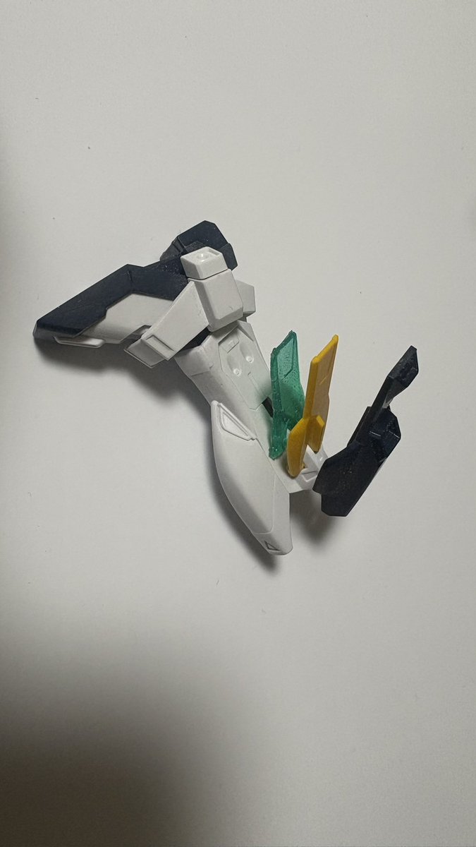 kurorange_lr's tweet photo. 透明に緑を着色したレジンで1パーツ複製したら一応取付は出来たけど精度がまぁ酷い
あとは完全に硬化した時の硬さが分からんなぁ https://t.co/8X58f4FUao