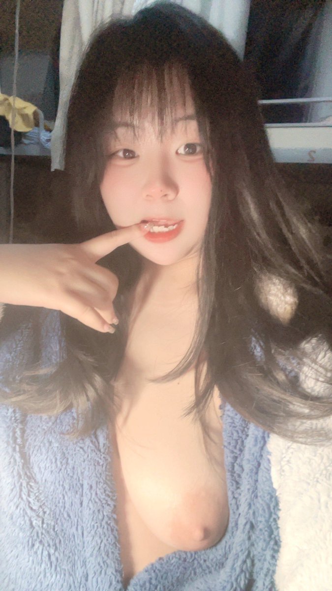 PilarPerez19's tweet photo. 好无聊 谁发点几把给我看 #反差 #母狗 #女高 #骚逼 #求个鸡吧 https://t.co/V8Y03ZpOau