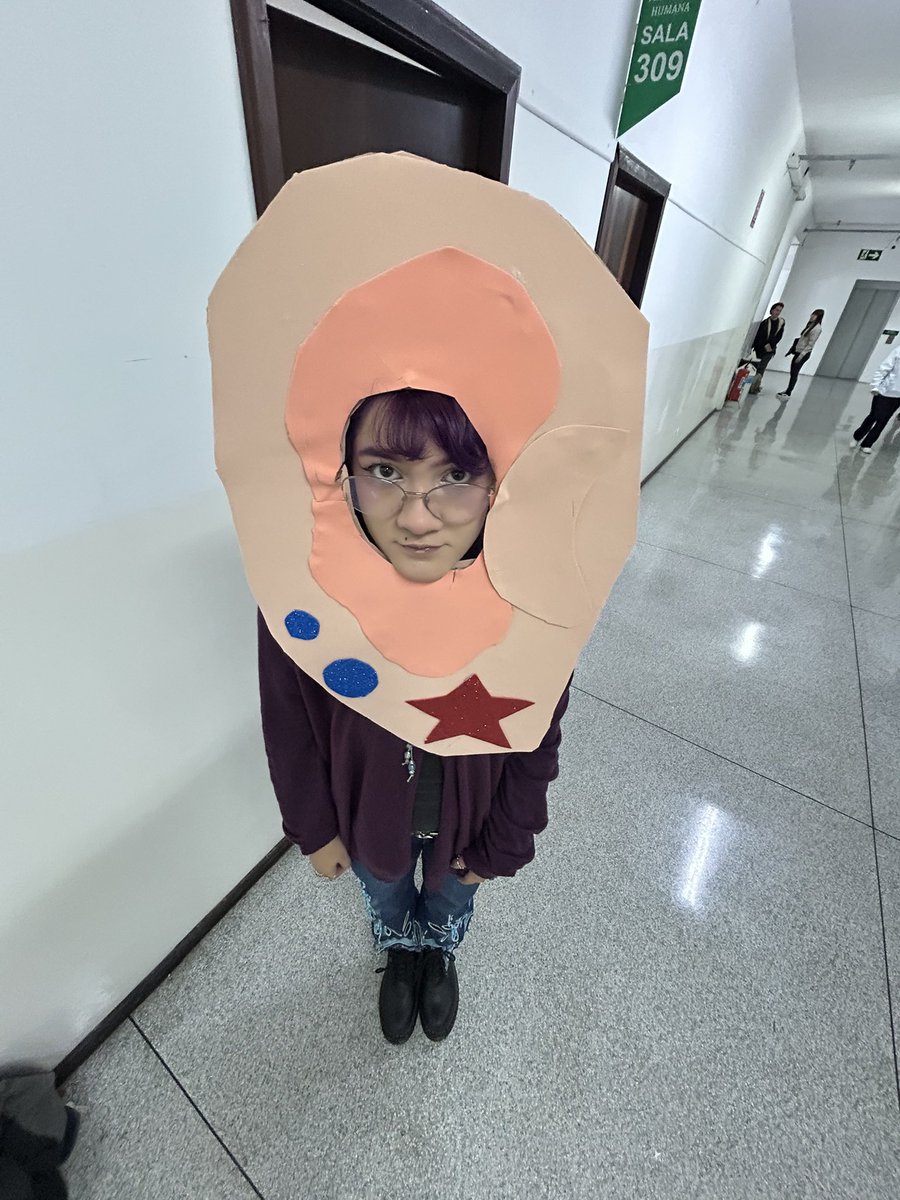 sollsticioo's tweet photo. é legal até vc ter q se vestir de orelha as 10 da manhã de uma quarta https://t.co/FiCsMGeOdF