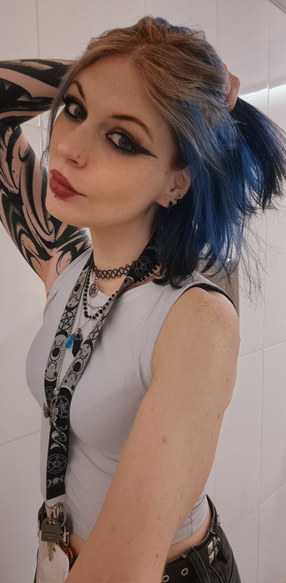 AngleScience's tweet photo. 💙🖤 https://t.co/c4jHkxsI9m