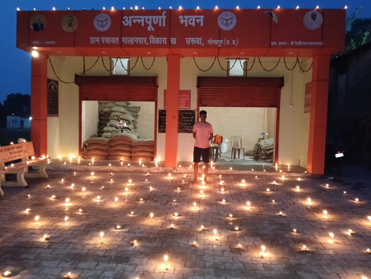 DSO_Gorakhpur's tweet photo. जनपद गोरखपुर में सेवा संकल्प अभियान के अंतर्गत दिनांक 17-9-26 को सांय 7:00 बजे आशीर्वाद का दिया कार्यक्रम का आयोजन जनपद के 1853 उचित दर दुकानों पर किया गया।विशेषतः अन्नपूर्णा भवनों पर दिया जलाये गये।
@CMOfficeUP 
@Manojpandeyweb 
@Commissionergkp 
@Dm_Gorakhpur 
@InfoDeptUP https://t.co/q0z0HB6zyI