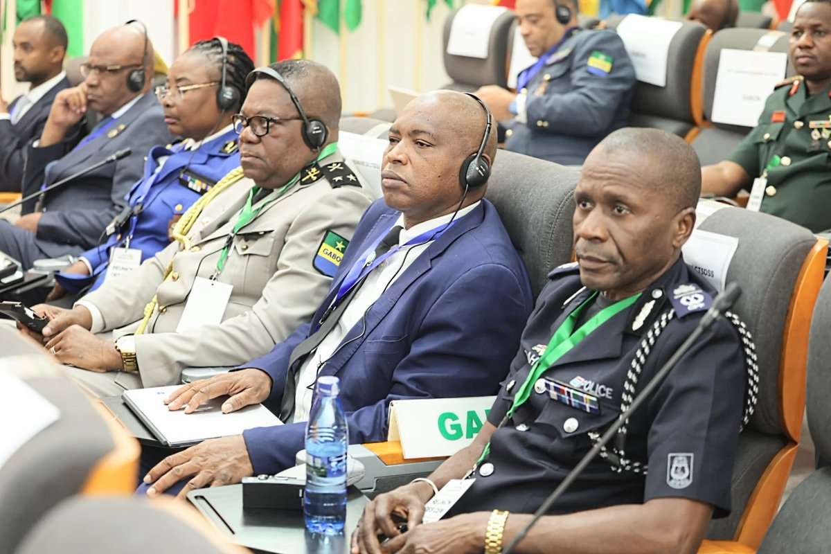 LeRenouveauBdi's tweet photo. Dans le cadre de la 18e Session ordinaire du Comité de défense & la sécurité #CTSDSS, organisée à #Bujumbura,du 15 au 18/9, s’est tenue également, ce 17/9, la 21e réunion des Chefs d’Etat-major au niveau Afrique ainsi que les chefs de la police, sûreté et sécurité continentale. https://t.co/yY1D1IkXrO