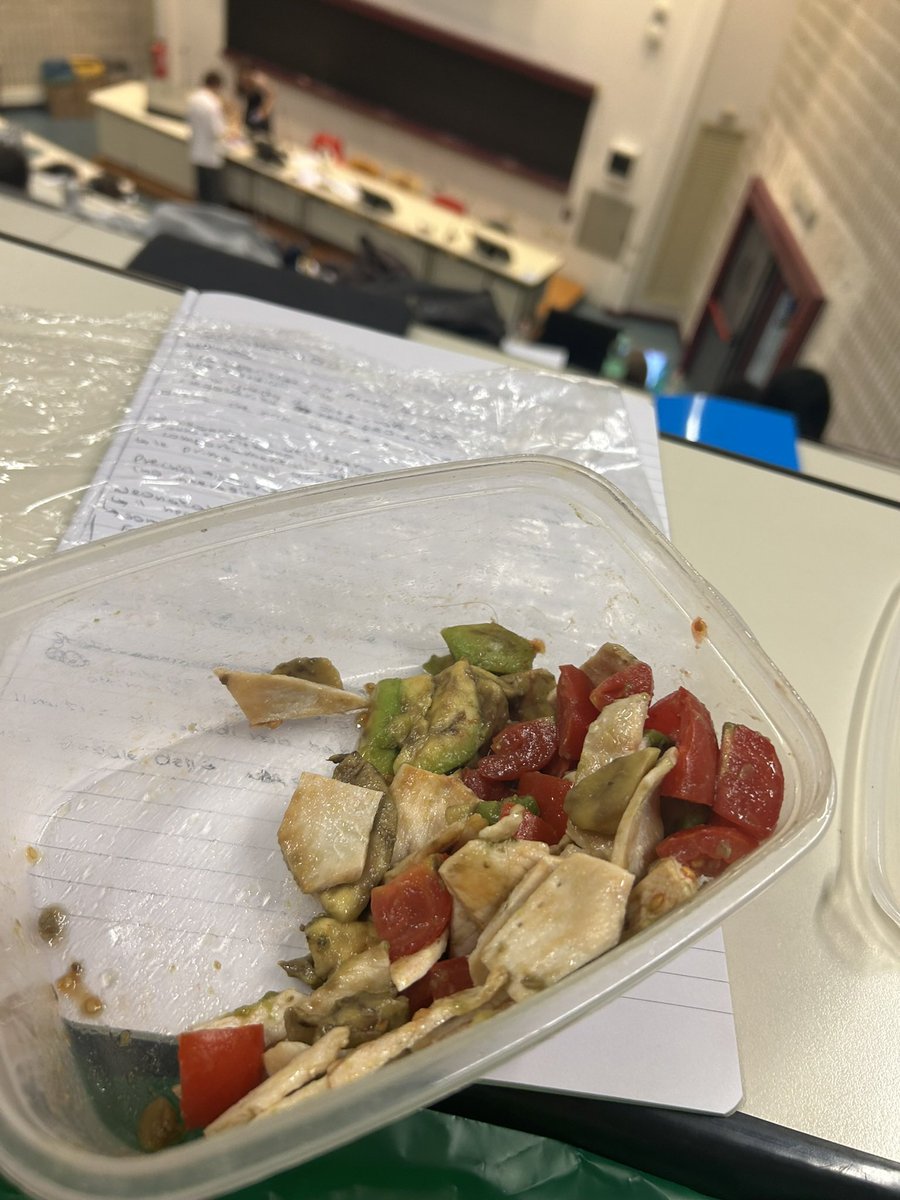 whosmay4's tweet photo. la vera uni life (da pendolare) https://t.co/IwzlruHAIb