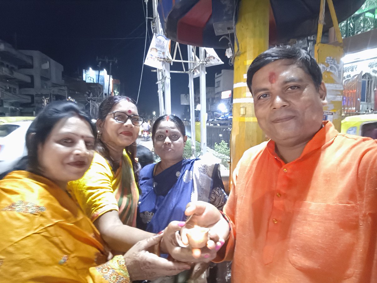 DipakKumarBJP's tweet photo. विश्व के सबसे लोकप्रिय एवं देश के यशस्वी प्रधानमंत्री आदरणीय श्री नरेंद्र मोदी जी के 76वें जन्मदिन पर जहानाबाद के अरवल मोड़ श्री हनुमान मंदीर के पास आम जनता के साथ "आशीर्वाद का दिया" जलाकर उनके लंबे और स्वस्थ जीवन की कामना किया  !

#हैप्पी_बर्थ_डे_मोदी_जी https://t.co/cEc3lc3cBX