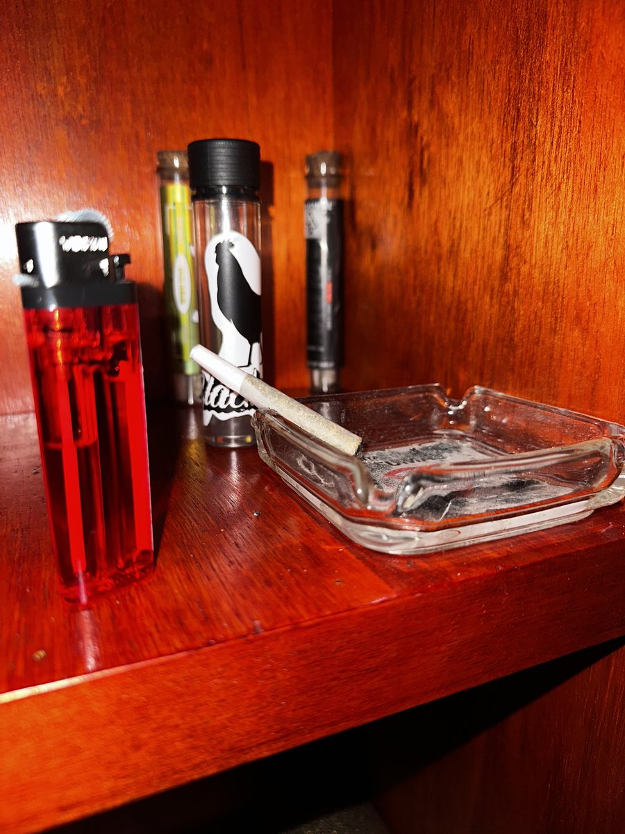 TheDarkChurch's tweet photo. Mi rincón de las drogas esta mañana, buenos días mutis y no mutis drogadictos, yo ya listo para el Safety Meeting mañanero.
#Drugstwtlat #Drugstwt #Drugtwt #Subtwt #Weedtwt #Druggie #Junkie #DarkReality #CuatroVeinte #GothTw #DarkTw #UnderTw #Vamptw #Vamptwt #stonertwt https://t.co/VGmdoB7L1W