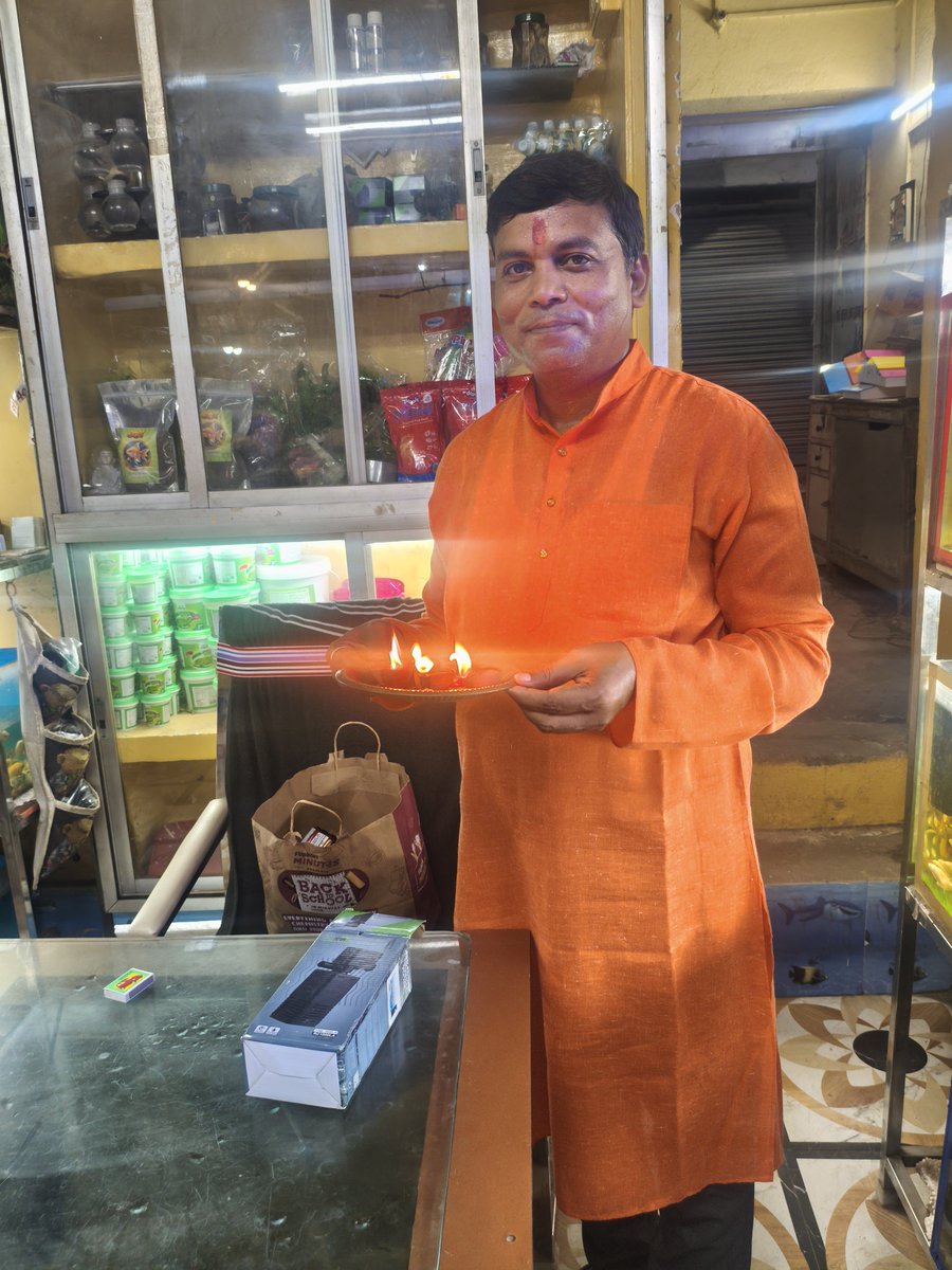 DipakKumarBJP's tweet photo. विश्व के सबसे लोकप्रिय एवं देश के यशस्वी प्रधानमंत्री आदरणीय श्री नरेंद्र दामोदर दास मोदी जी के जन्मदिन पर "आशीर्वाद का दिया" जलाकर उनके लंबे और स्वस्थ जीवन की कामना किया  !

#HappyBirthdayModiJi https://t.co/vFNbKCNXuo