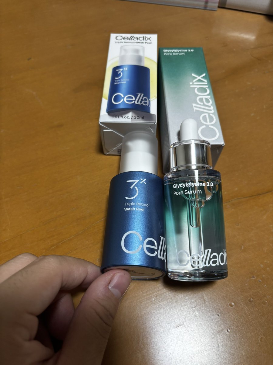kasuri0933's tweet photo. セラディックスのグリシルグリシン3.0とトリプルレチノールがついに届いた
毛穴締めまくりや https://t.co/DPjFIMOe5e