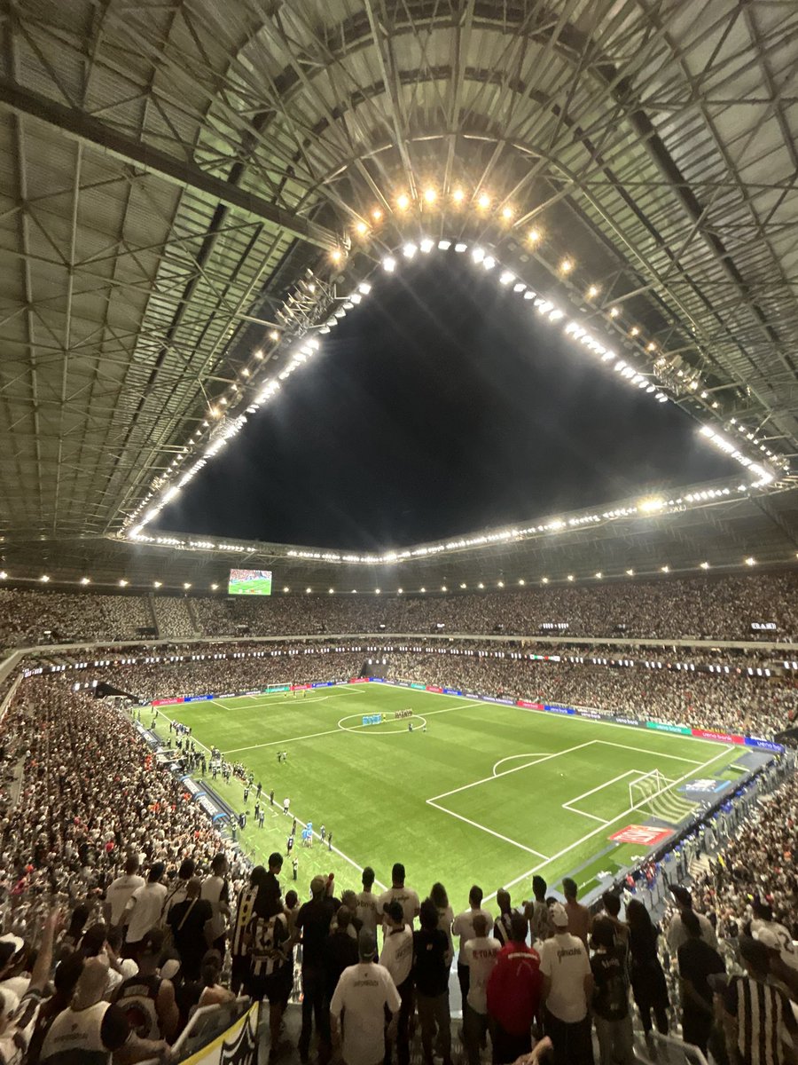 tuitaalayla's tweet photo. Precisamos falar do que a Arena Mrv está se tornando, o verdadeiro caldeirão, geral se sentindo em CASA, tá bom demais ir em jogo nessa arena. Claro que o bom momento do time ajuda. 

Aprendam a valorizar mais a casa do Galo! https://t.co/kt9UYtoJMD