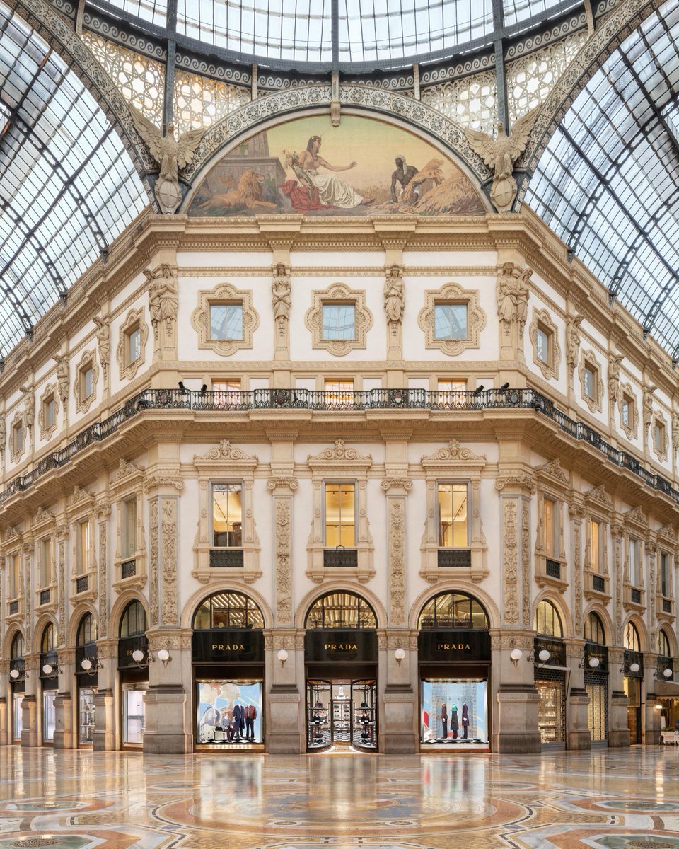Prada's tweet photo. Across eight floors of retail, hospitality, art and history, Prada Galleria offers a total Prada universe, from 1913 to today.
Prada Donna, Prada Uomo, Passaggio Segreto, Marchesi 1824, Pradasphere, Studio, Appartamento, Osservatorio Fondazione Prada come together in a single destination.
Experience the Prada universe at Galleria Vittorio Emanuele II in Milan, opening September 23.
Discover more: https://t.co/iJ9eUpHytl

#PradaGalleriaMilano #Prada